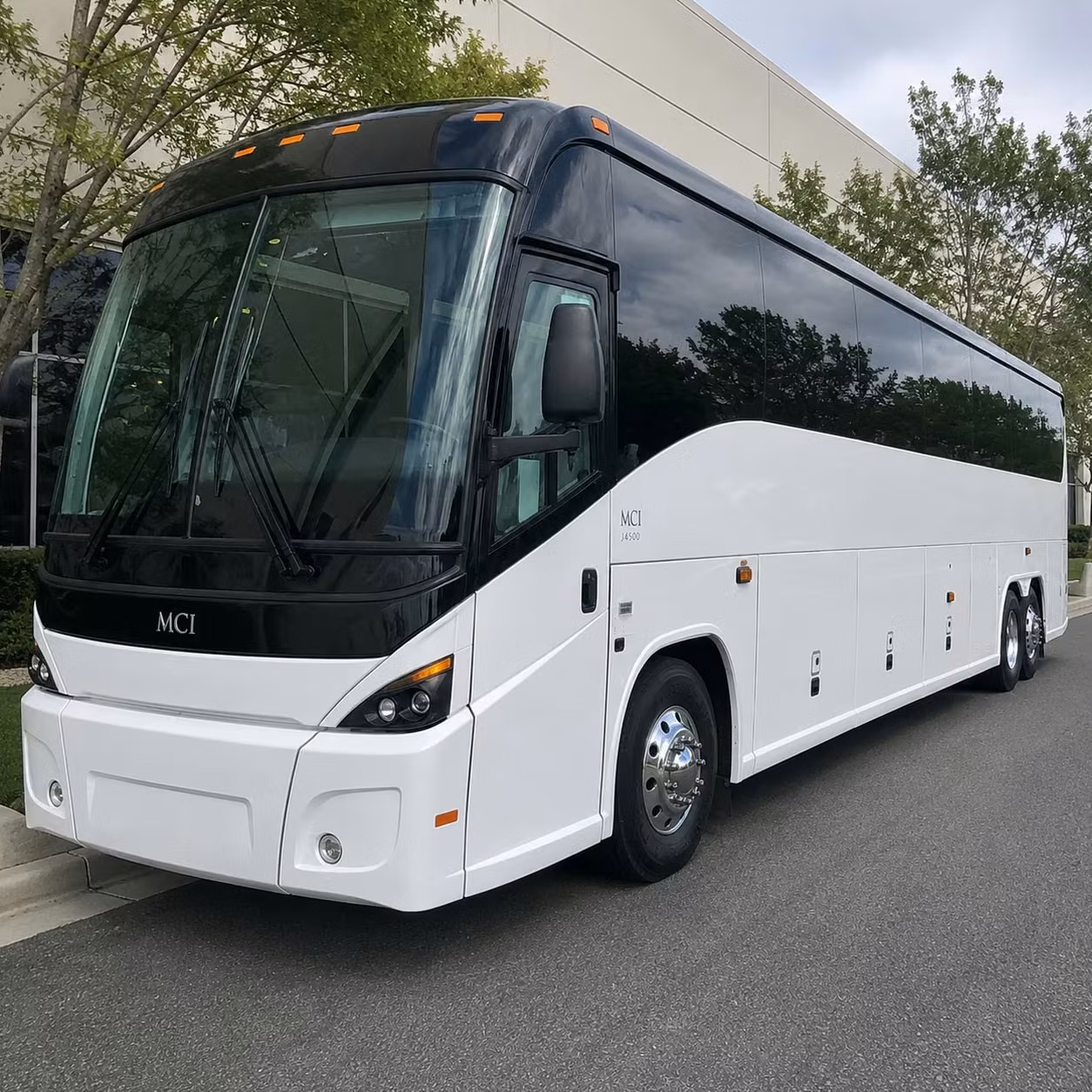 reliable charter bus shuttles between summerville and joint base charleston